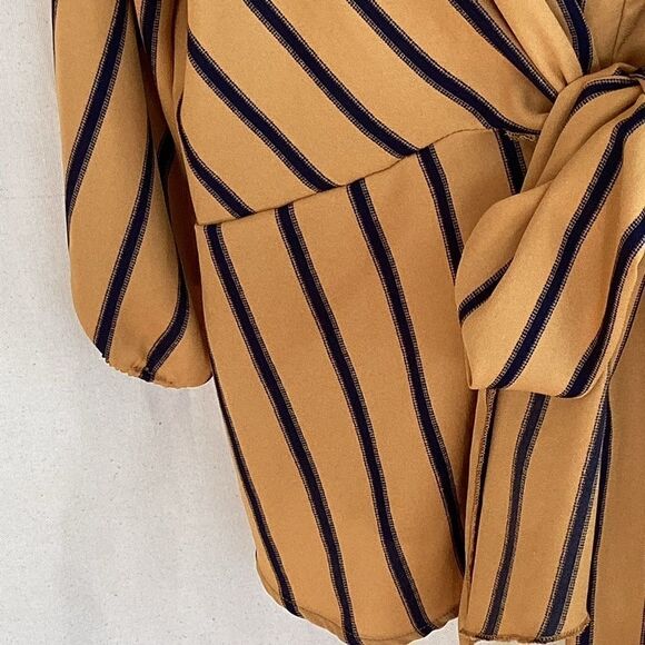 Streetwear medium yellow top tie front woman’s - Picture 7 of 8